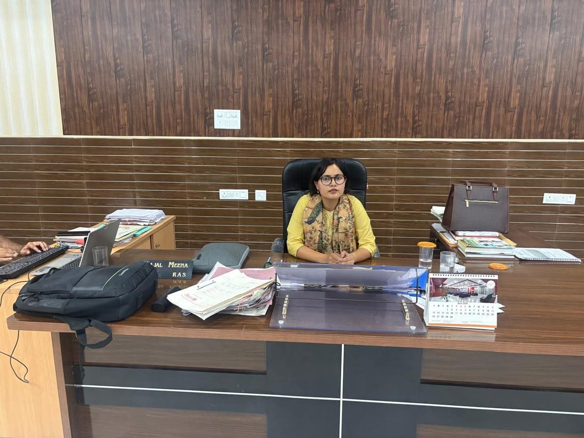 Kaajal Meena (RAS 2014 Batch)

First posting as SDM, caught taking bribe of 4L 

She was topper in her ST Category 

Case of Nadoti, Rajasthan
