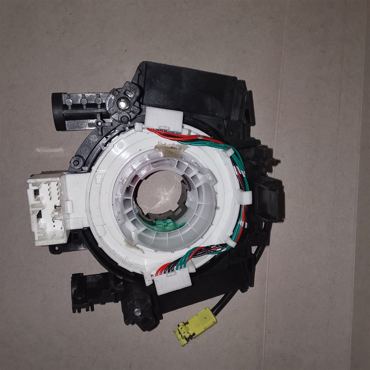 MarkGreenAuto's tweet photo. NISSAN R8 SPIRAL CABLE &amp; ANGLE SENSOR
Perfect replacement for common airbag light and steering angle fault issues.

Compatible Models:
· Nissan Note E11
· Nissan Tiida (C11)
· Nissan Xtrail NT31
Part number: R8 ( 47945JD00A )

Price :6,000
Call or Whatsapp +254 0793835969
#nissan https://t.co/Lu1dMcgGDm