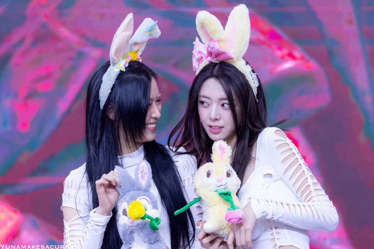 yunamakesacurry's tweet photo. 251123 Makestar Fansign
#유나 #YUNA #있지 #ITZY https://t.co/Mg54SI6P1V