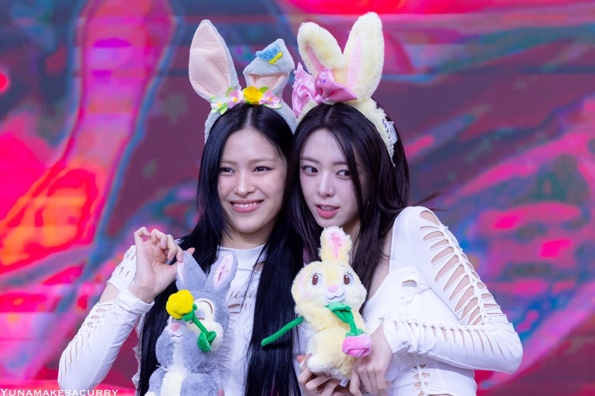 yunamakesacurry's tweet photo. 251123 Makestar Fansign
#유나 #YUNA #있지 #ITZY https://t.co/Mg54SI6P1V