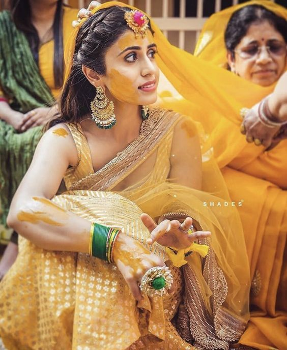 ThreadsWerindia's tweet image. 🌿✨ Haldi glam—5 chic hairstyle ideas for brides. 👉 Explore here: buff.ly/ciXWv53

#BrideToBe #WeddingBuzz #Threads #WeRIndia