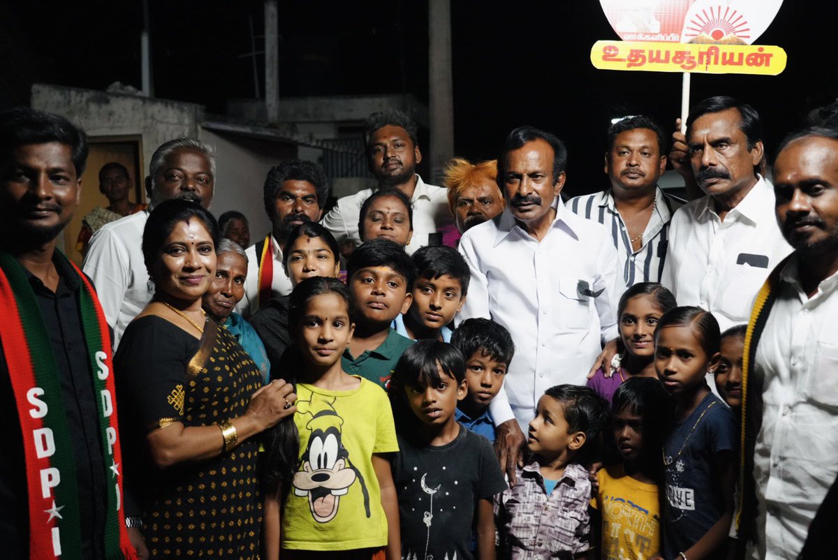 meena_dmk's tweet photo. மாண்புமிகு கழகத் தலைவர் தமிழ்நாடு முதலமைச்சர் திரு.மு.க.ஸ்டாலின் அவர்களின் தலைமையிலான திராவிட மாடல் 2.0 அரசு அமைத்திட, தமிழ்நாடு துணை முதலமைச்சர் திரு.உதயநிதி ஸ்டாலின் அவர்கள் மற்றும் மேற்கு மண்டல பொறுப்பாளர் மாண்புமிகு முன்னாள் அமைச்சர் அண்ணன் திரு.வி.செந்தில் பாலாஜி அவர்களின் ஆலோசனைப்படி ஈரோடு தெற்கு மாவட்ட செயலாளர் மாண்புமிகு அமைச்சர், ஈரோடு மேற்கு தொகுதி வெற்றி வேட்பாளர்  அண்ணன் திரு.முத்துசாமி அவர்களுடன் மதசார்பற்ற முற்போக்கு கூட்டணியின் நிர்வாகிகள் மற்றும் தோழர்களோடு சென்னிமலை ஒன்றிய  கழகத்துக்குட்பட்ட பகுதிகளில் பொதுமக்களிடம் வாக்கு சேகரிப்பில் கலந்து கொண்டபோது.

@mkstalin @udhay_stalin @V_Senthilbalaji  @erode_muthusamy #dmk4tn #dravidamodel #stalinbuildstn #erode #meenajayakumar