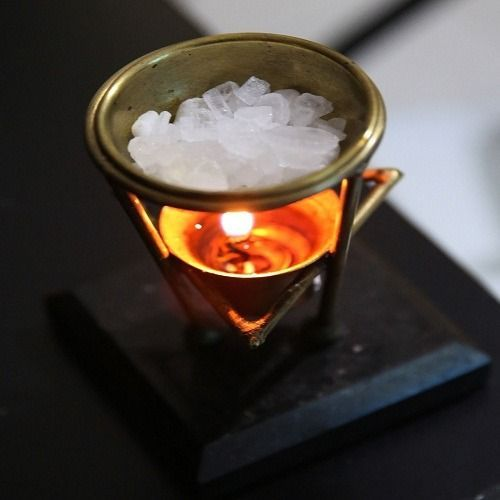 ThreadsWerindia's tweet image. 🕯️✨ Burning camphor at home—spiritual &amp;amp; health benefits revealed. 
👉 Read now: buff.ly/HTgKmSD

#TraditionBuzz #SpiritualCare #Threads #WeRIndia
