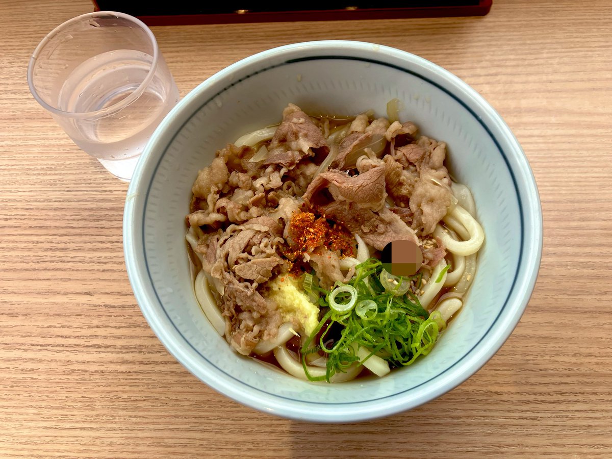 お昼に肉うどんを喰らう！
昼から大忙し🕛
もっと時間に余裕のある
飛行機✈️にすれば良かった😰
迷子にならないように〜