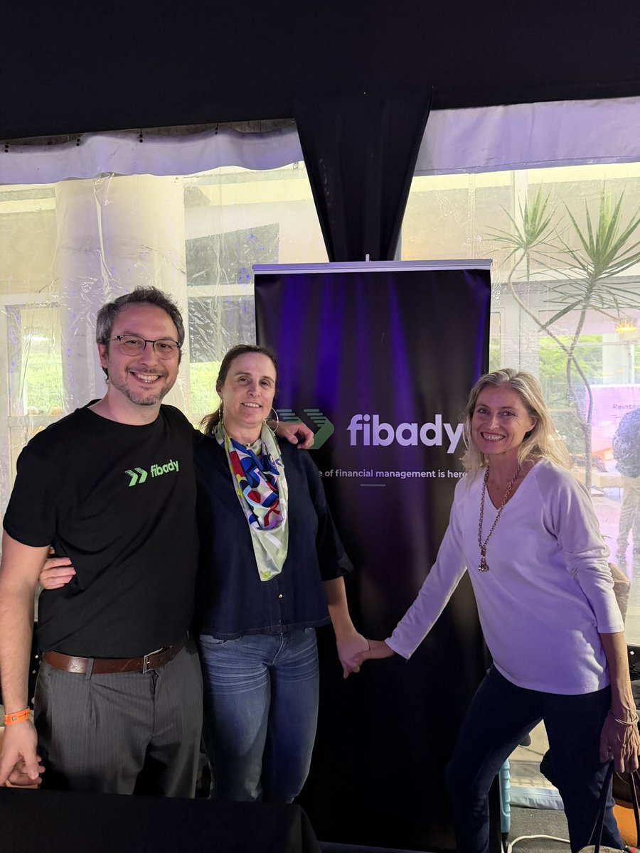 karinarasic's tweet image. Qué día agitado! Pero todo positivo y en buena compañía! Fui a la UBA a acompañar a @mauroexplica y otros emprendedores que están desarrollando negocios y aplicaciones para atacar la contabilidad y las finanzas y ser
Más productivos y más analíticos. Luego me fui al Teatro Colón.