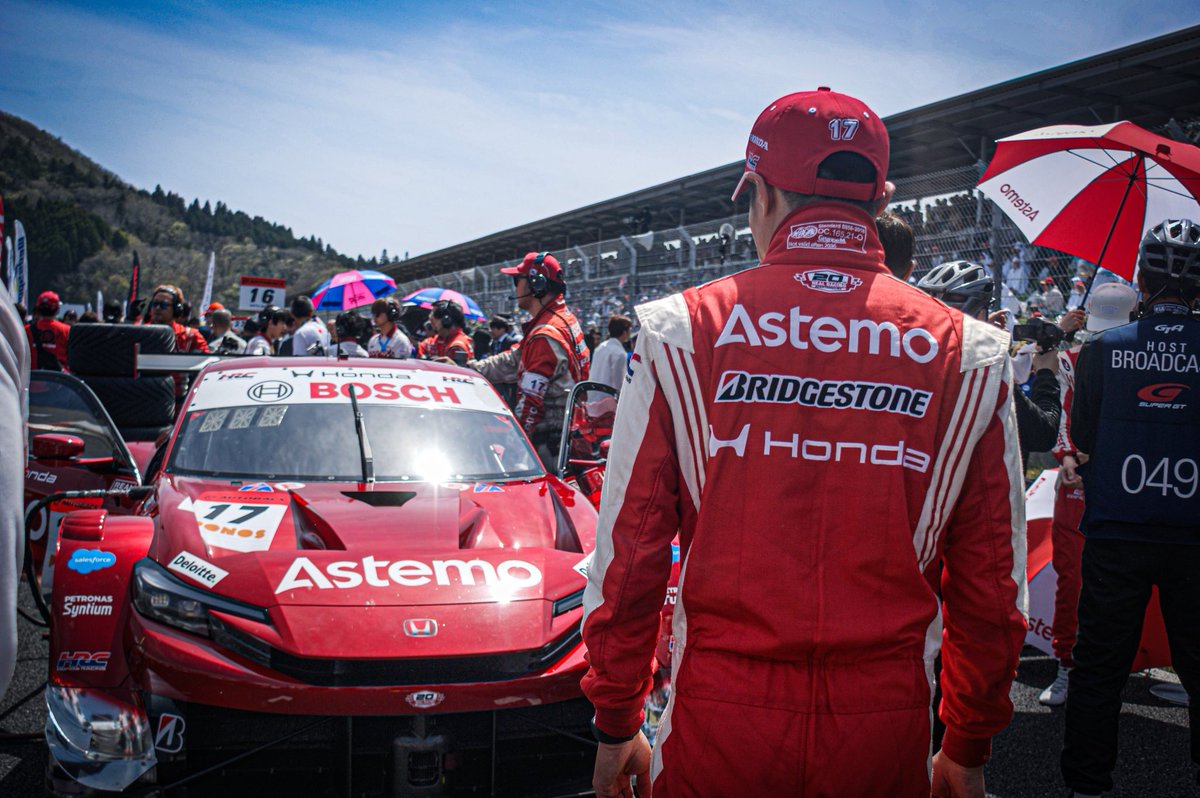 mashiro_REAL17's tweet image. 本日 #17号車の日 
”エースとニューマシン“

20thのロゴがドライバーの首元にも
そして17号車の鼻先にも！
次は富士！メタリックレッドが輝きますように🙏
#RR20 #AstemoREALRACING #SUPERGT photo by mashiro📸