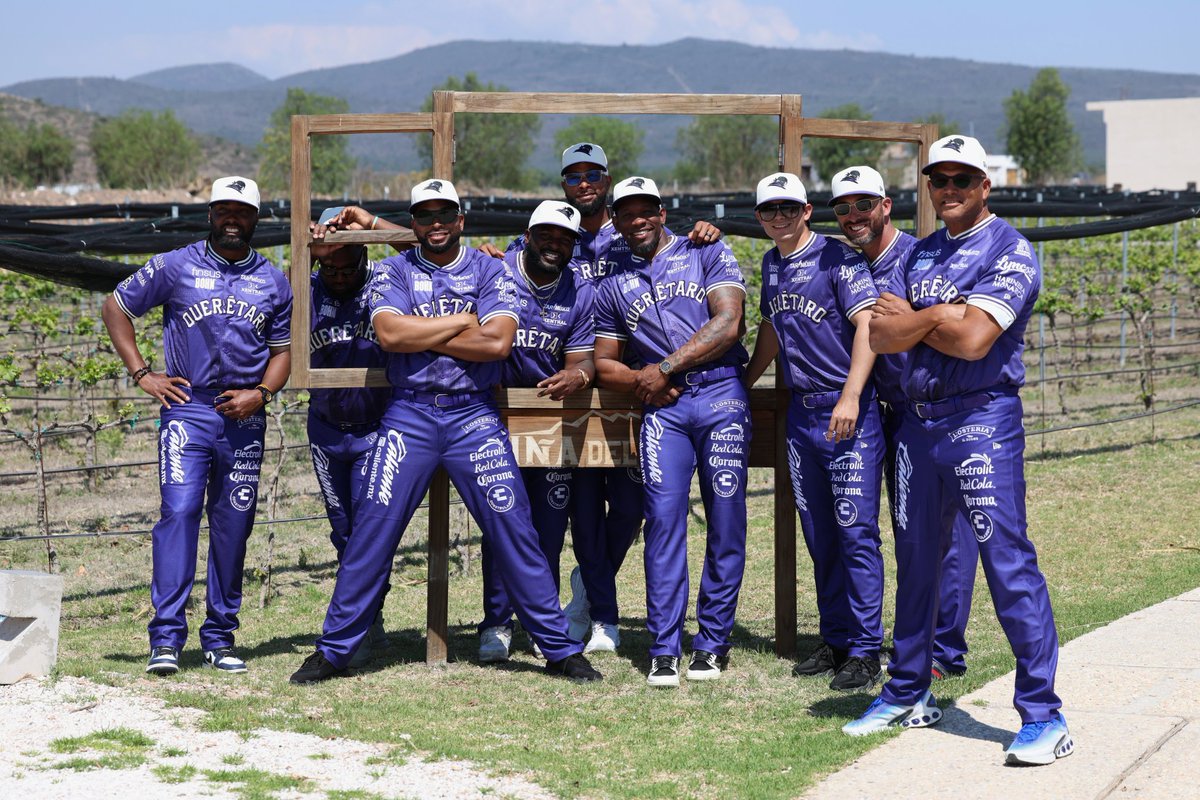 ConspiradoresQr's tweet image. ¡La familia de Conspiradores unida y lista para el Playball 2026! ⚾️🔥 

Un recuento de nuestra jornada especial en Viña del Cielo con todo el equipo porque #conspirarescreer 🏟️✨ 

#Conspiradores #BehindTheScenes #LMB #Querétaro #Beisbol