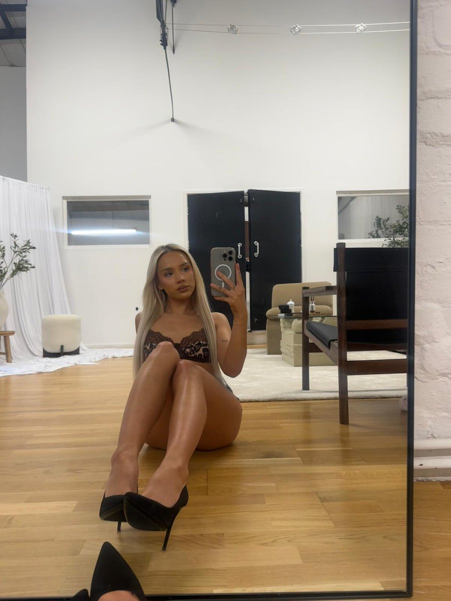 Elliemxe18 tweet media