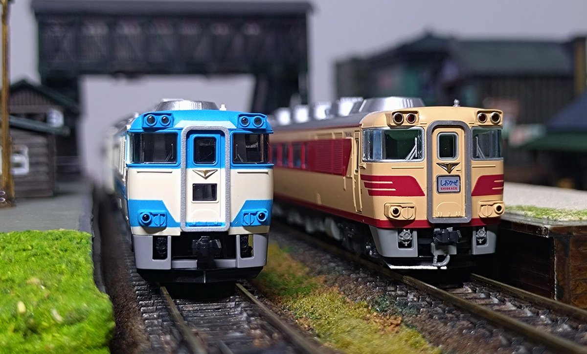 #お昼休みに一枚だけ模型写真を貼ろう
#TOMIX
#KATO
#キハ181
#Nゲージ
#鉄道模型
※キハ181はTOMIX製です。