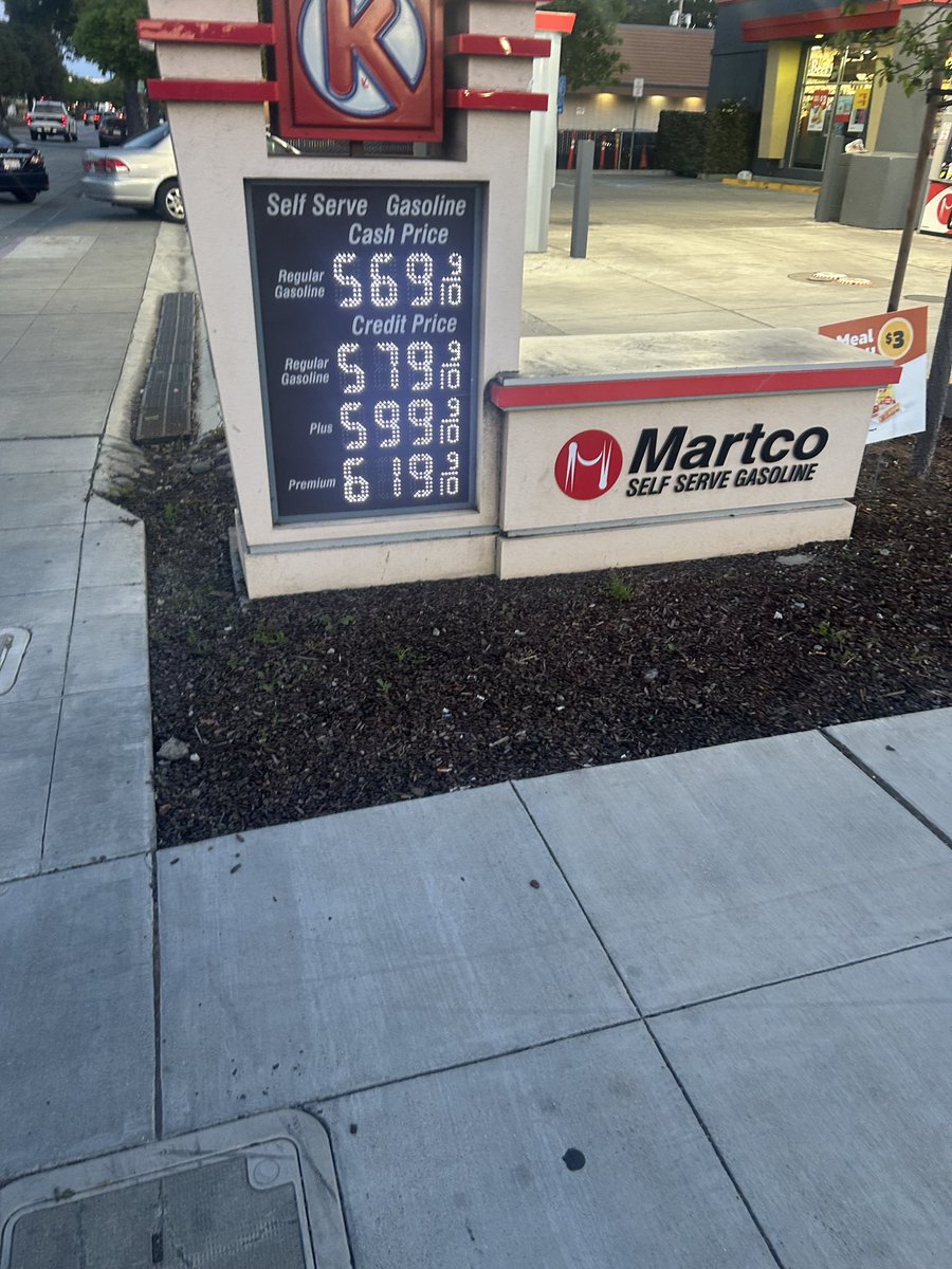 DigitalDima's tweet photo. I can buy 4.9 gallons of gas, or I can get 2, 88% THC vape carts. What should I do? https://t.co/WPisVQpurC