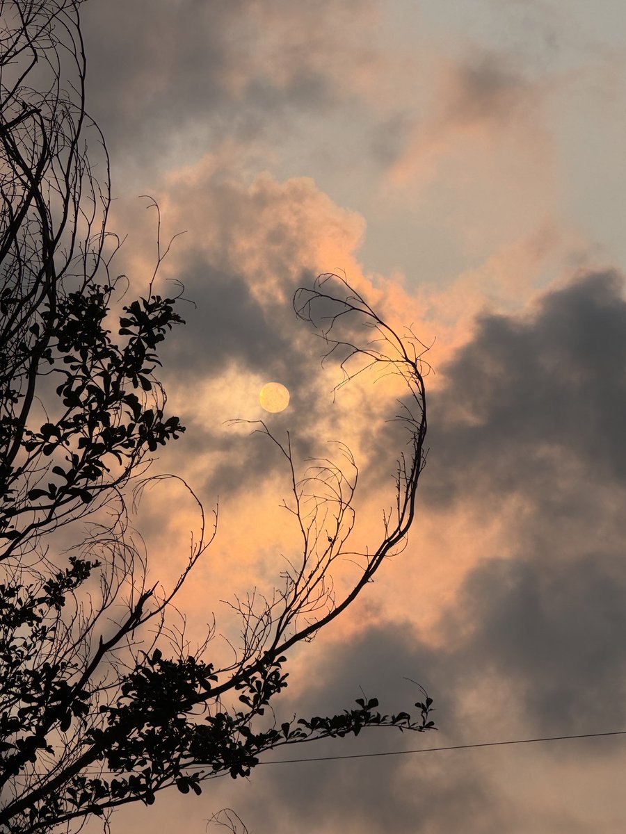 0660tear's tweet photo. 在汕尾偶然遇到一个很好的角度拍下来的夕阳～ https://t.co/gUPUQzmhCP