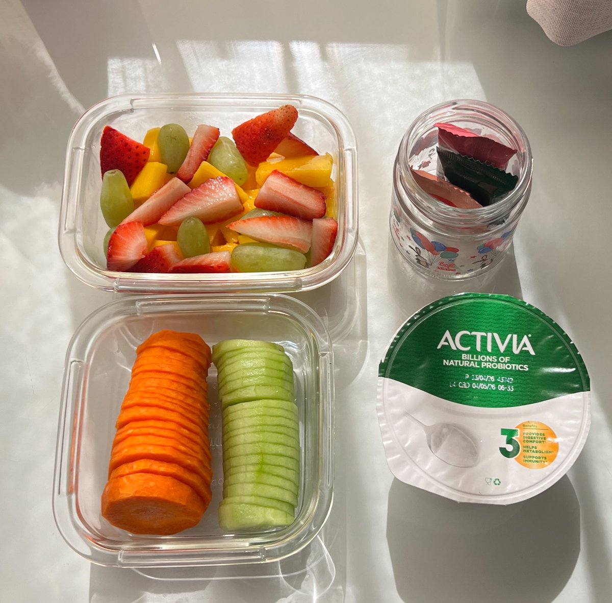 jenaissant98's tweet photo. •Full day of eating 🍳🫕🍓🥕🥒🍓🥭🍇
     ✨1267 calories ✨ https://t.co/CNAlr0mGQO