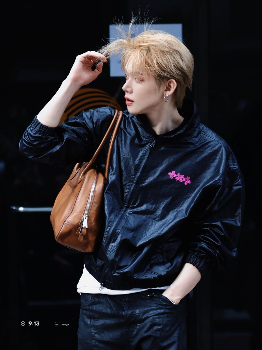 𝟗:𝟏𝟑 tweet media