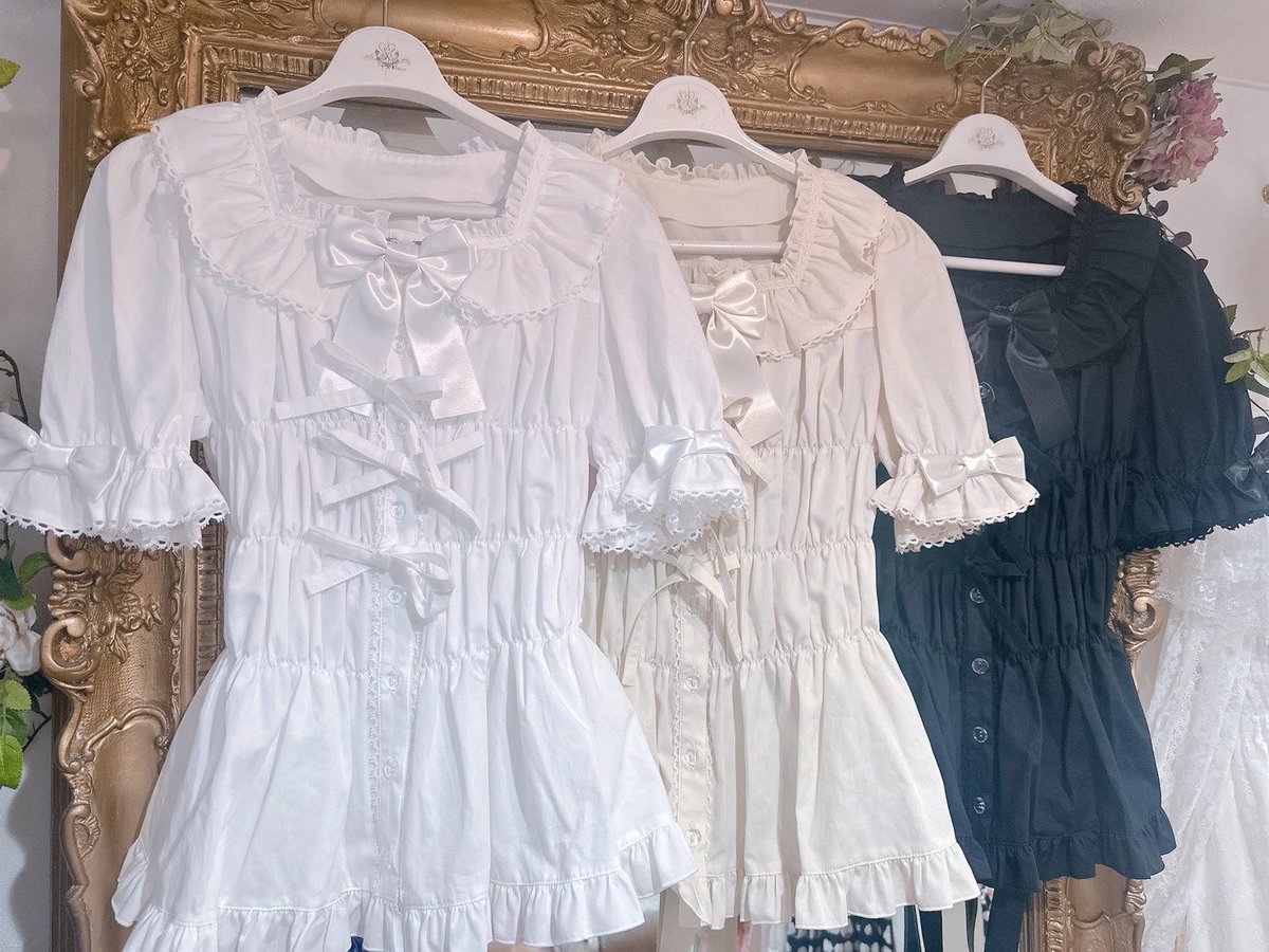 MetamorphoseEng's tweet image. ⭐️New Arrivals⭐️
Heart Openwork Long Sleeve Bolero and 2 types of Square Neck Frill Blouses are now available♥️
metamorphose.gr.jp/en/metamornews…
#bolero #blouse
#metamorphose #mtdf #Lolitafashion