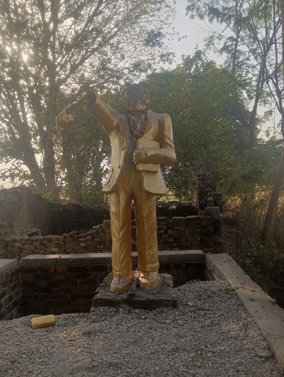 झांसी के चिरगांव थाना क्षेत्र अंतर्गत करगुआं मे कुछ असामाजिक तत्वों द्वारा संविधान निर्माता बाबासाहेब जी की प्रतिमा को किया गया क्षतिग्रस्त
<a href="/jhansipolice/">Jhansi Police</a> तत्काल नई प्रतिमा स्थापित कराए एवं दोषियों को जेल भेजने का कार्य करे
<a href="/BhimArmyChief/">Chandra Shekhar Aazad</a>
<a href="/adgzonekanpur/">ADG ZONE KANPUR</a> 
<a href="/rangejhansi/">IG RANGE JHANSI</a> 
<a href="/Uppolice/">UP POLICE</a>