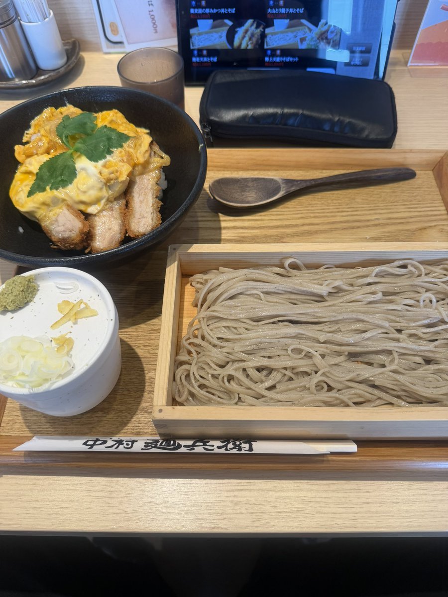 とみけん tweet media