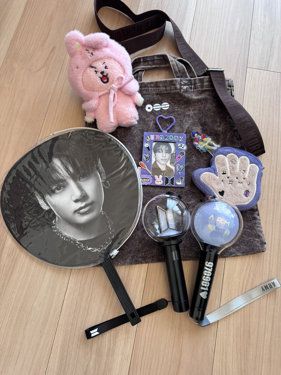 R✩✩✩ tweet media