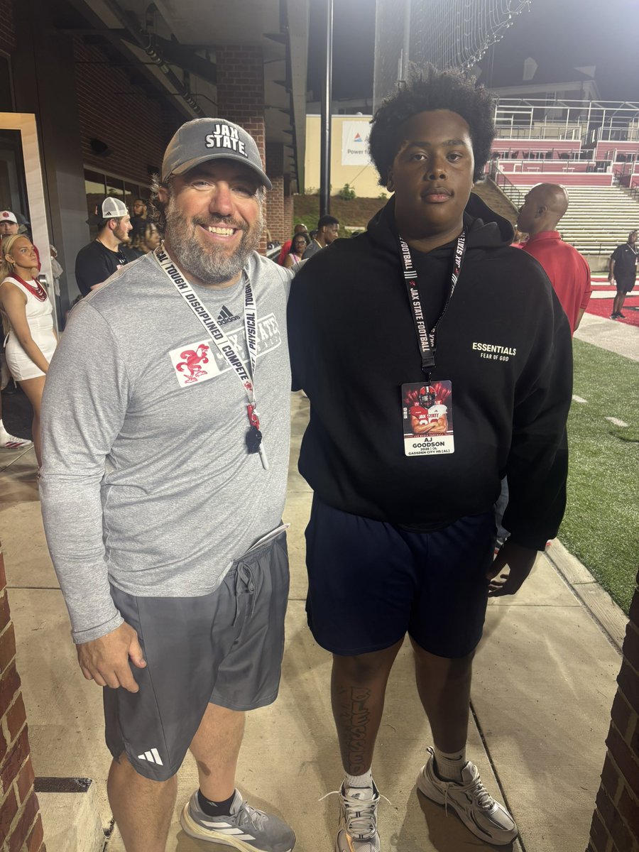 AdynGoodson71's tweet photo. Had a great night @JaxStateFB thanks for having me @Coach_CHagler @CoachARoss @CoachKellyJSU https://t.co/MwzkyCkr7c
