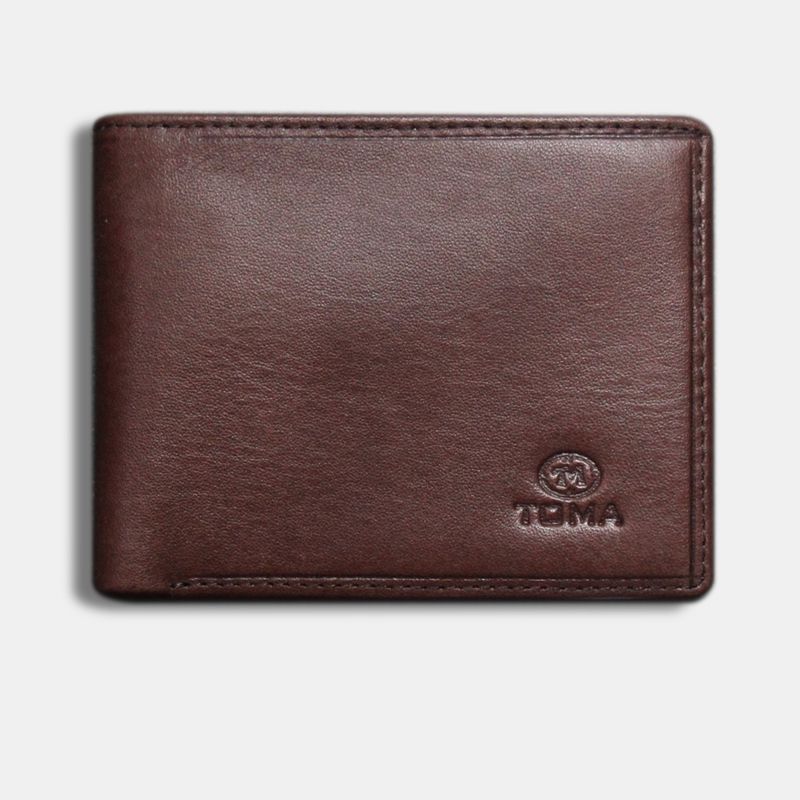 ebon24h's tweet photo. Ví da nam mini Toma V1247 – nhỏ gọn nhưng “có võ” 👌

✔️ Da bò cao cấp
✔️ Kích thước 11.5 x 8.5cm
✔️ 2 ngăn tiền + khóa kéo + nhiều khe thẻ
✔️ 2 màu: đen &amp; nâu đậm
👉 Gọn nhẹ, tiện lợi cho mọi ngày
#VidaNamMini #PhuKienNam #ToiGian #TomaV1247 https://t.co/ajrY0vQnOj