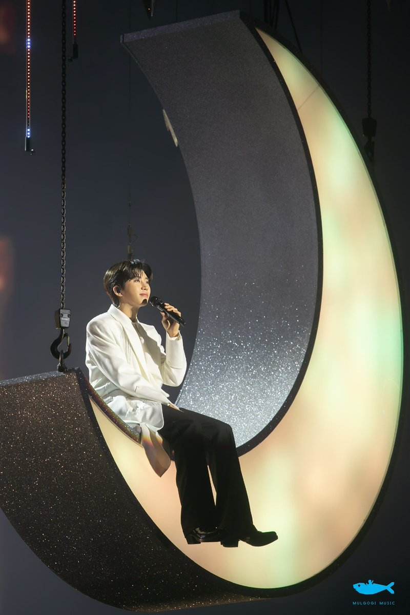 오빠 ㄹㅇ 강심장 아닌가
상암때 열기구 탈때도 조마조마했는디 ㅠ
공연 퀄을 위해 모든 시도해주는 오빠
넘 대단해 ㅠ