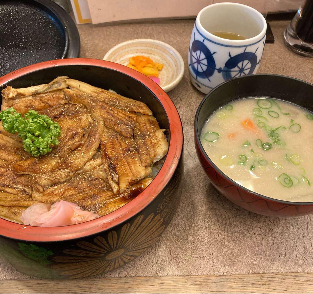 matatabioil's tweet photo. 大阪市北区 寿司 井津長 
穴子丼とかす汁 美味しかった！
ただ、4月24日に閉店するそうです！
平日しかしてないようなのでいける方は行った方がいいと思います！
#ランチ https://t.co/uj7wC8uqc1