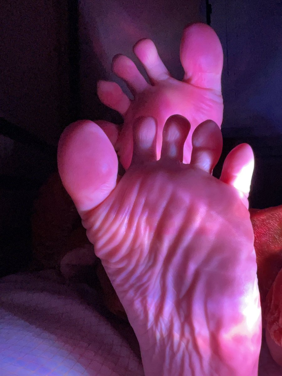 Stanley Smith • FinDom • FootDom • Feet Seller • tweet media