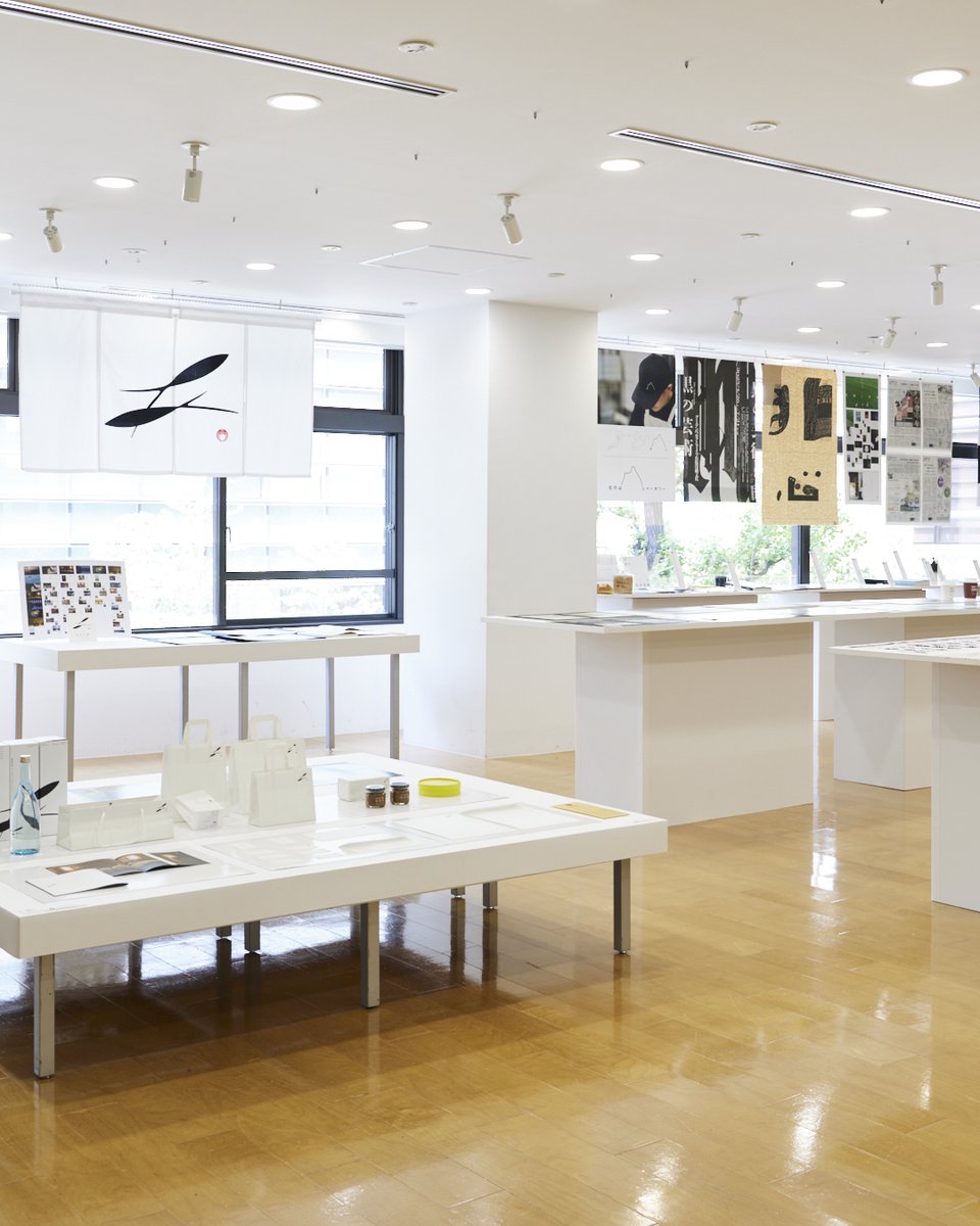 見本帖本店展示】 「#日本タイポグラフィ年鑑2026作品展」本日から
