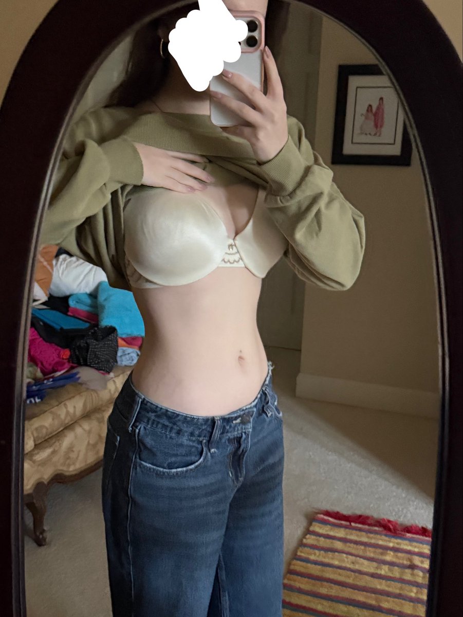 youar3mypluto's tweet image. TW - bodycheck!! I was genuinely so fat it disgusts me. the first pic looks edited 😭 #edtwt #weightloss