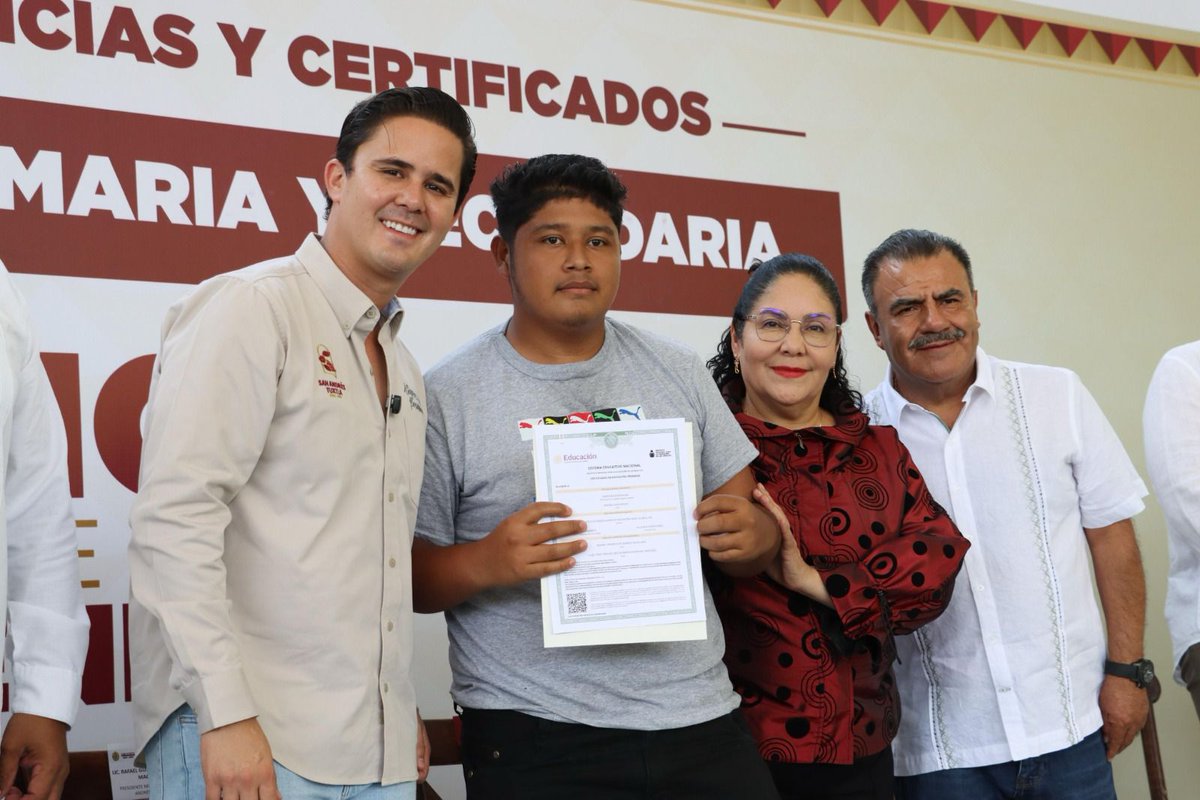 LoDelDia1's tweet image. #Noticias #Estatal I Entrega SEV más de 430 constancias y certificados de educación básica en San Andrés Tuxtla

@GobiernoVer  @rocionahle 

lodeldia.com/noticias/estat…