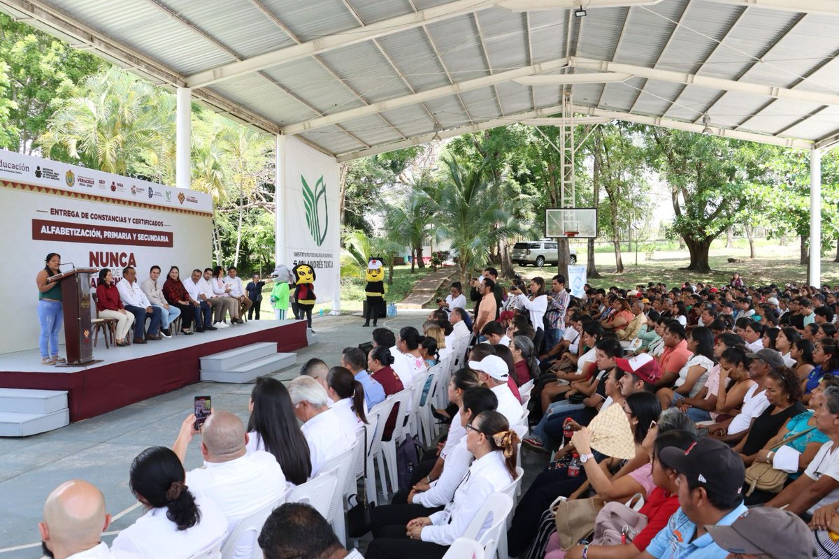 LoDelDia1's tweet image. #Noticias #Estatal I Entrega SEV más de 430 constancias y certificados de educación básica en San Andrés Tuxtla

@GobiernoVer  @rocionahle 

lodeldia.com/noticias/estat…