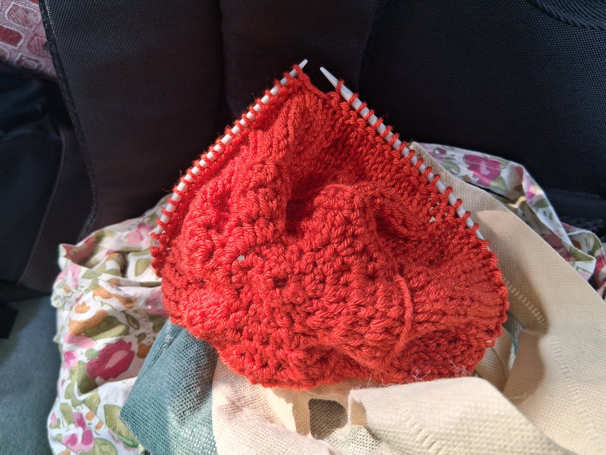 mail2neeti's tweet image. #knittingtherapy resumes after last couple of months of obsessive fascination on news. I look for the day we as citizens can be assired of predictability of our day with political stability with strong democracy