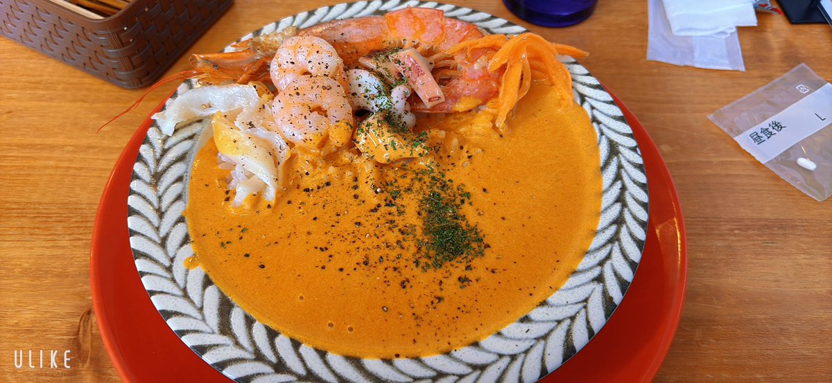 よちほ tweet media