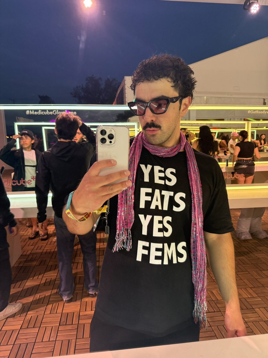 luckyphoeniix's tweet image. #CoachellaWeekend2 #DayZero