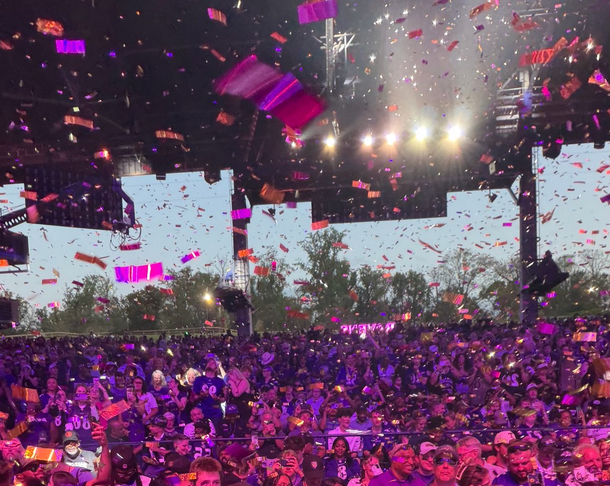 Last thing I’ll say tonight (cuz I’m exhausted)… apologies to anyone who thinks differently, but Ravens fans rule

They packed the house with so much passion &amp; energy, and I felt that with every interaction I had with them

I might need to rep the new jersey the team gave me