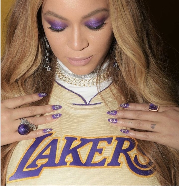 Beyoncé f∆shionicon (@beyoncefashi) on Twitter photo 