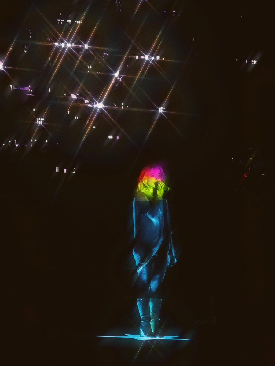 this photo????? INSANE