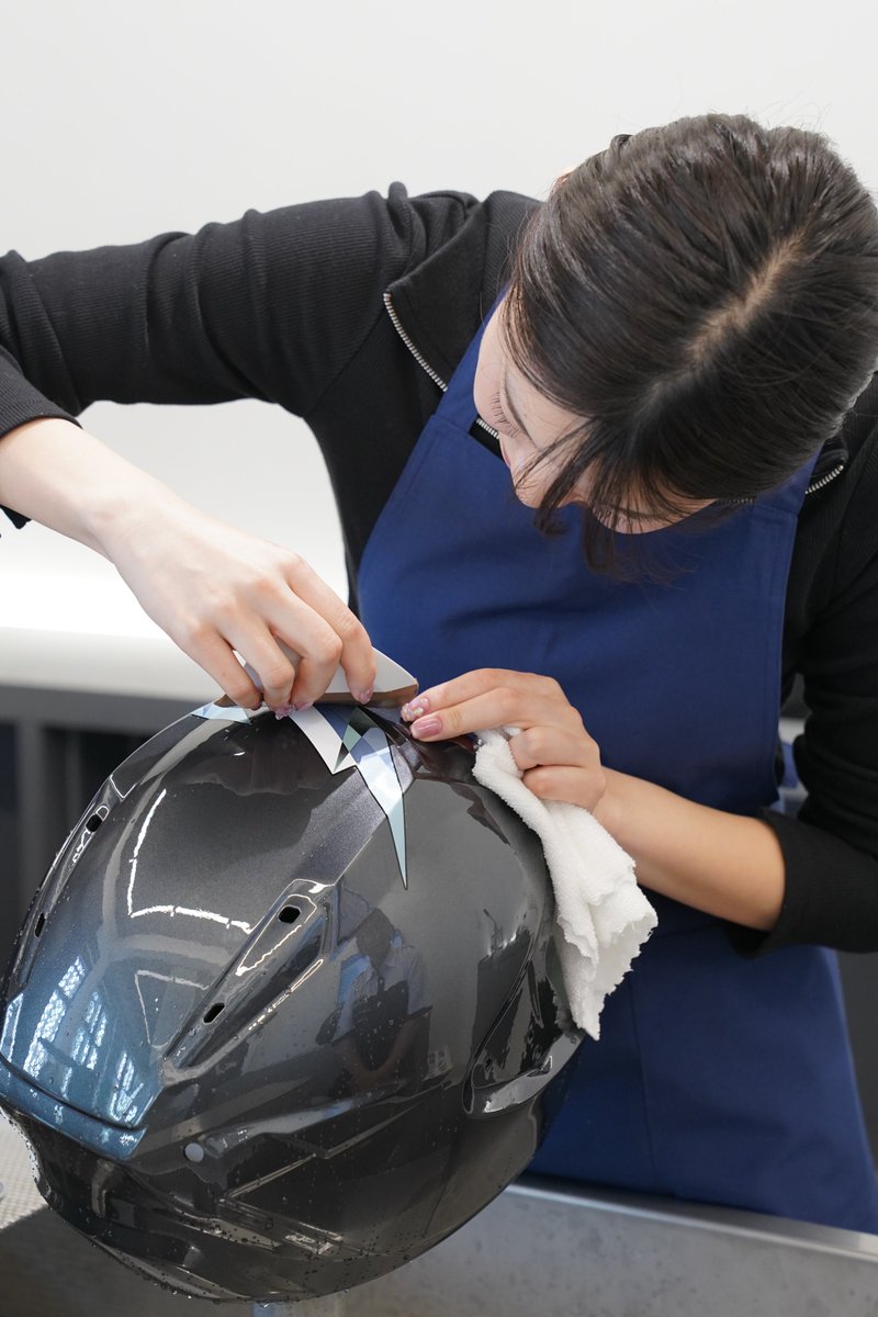 bikoongogo's tweet photo. 今日オープンの『SHOEI HELMET PARK』、控えめに言って超たのしかったです…！！🪖✨

📸 オシャレな撮影スポット
🏍️ 熱中しちゃうサーキットシミュレーター 
🎨 職人技を体感できる転写体験 
🍕レストランで焼きたてピザ  etc...

さらに、アウトレット販売や、全国に4か所しかない「3Dフィッティングサービス」など、まさに『バイクのテーマパーク』🎡🎉

バイク好きはもちろん、ドライブ先を探してる人におススメです✨ このワクワクは近日動画でお伝えします！😊🙌
#SHOEIHELMETPARK #SHOEI #ツーリング #バイク好き #お出かけスポット #ドライブ #竹川由華