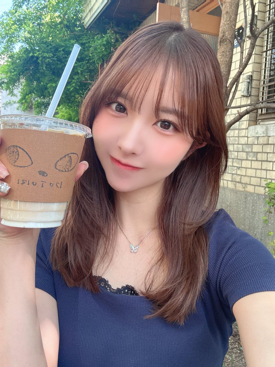 おはようだよ❣️ 水着なしでフォロワー1万人いけるかな…