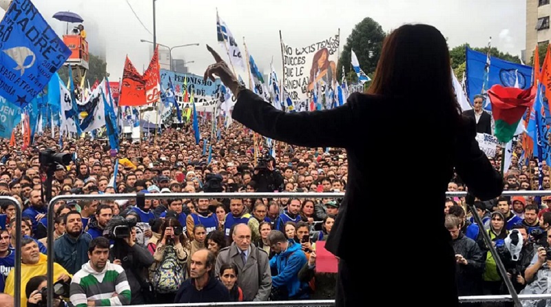 A 10 años del discurso de Cristina en Comodoro Py: Una nueva década infame 
La columna de Manuel Saralegui
diariolateral.com.ar/a-10-anos-del-…