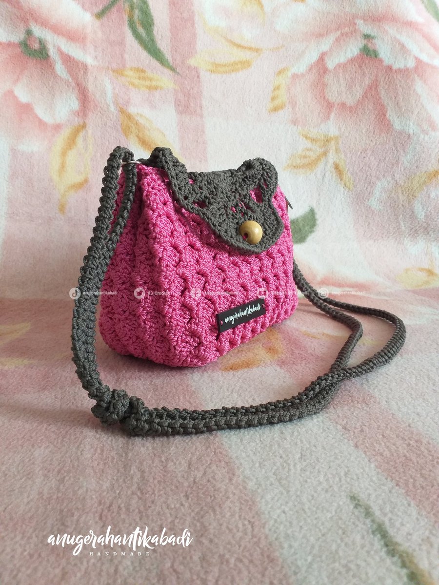 A3_Crochet's tweet photo. Alhamdulillah.. late post
Mini Sling Bag dengan cover ritsleting di atas nya
Cuszz ..zz to Royal Hotel Bogor
Dim : 13x8x12 cm
Mat : Polyester Kilap
#tasrajut
#tasrajuthitamungu
#minislingbag
#slingbagrajut
#madebyorder
#handmade
#anugerahantikabadi
#UMKMIndonesia https://t.co/wuN7R5SJuO