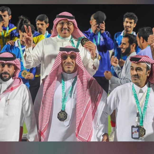sualhathal's tweet photo. في مثل هذه اللحظات من العام الماضي، كانت المشاعر تفوق الوصف تذكرون تلك الثواني الأخيرة قبل إطلاق صافرة النهاية؟ حينها لم يكن مجرد كأس مملكتنا الغالية الذي رفعناه عالياً، بل كان تتويجاً لليالٍ من السهر، وعرق الجبين، وإيمانٍ لم يتزعزع بأننا الأفضل https://t.co/cKeWPIohKP