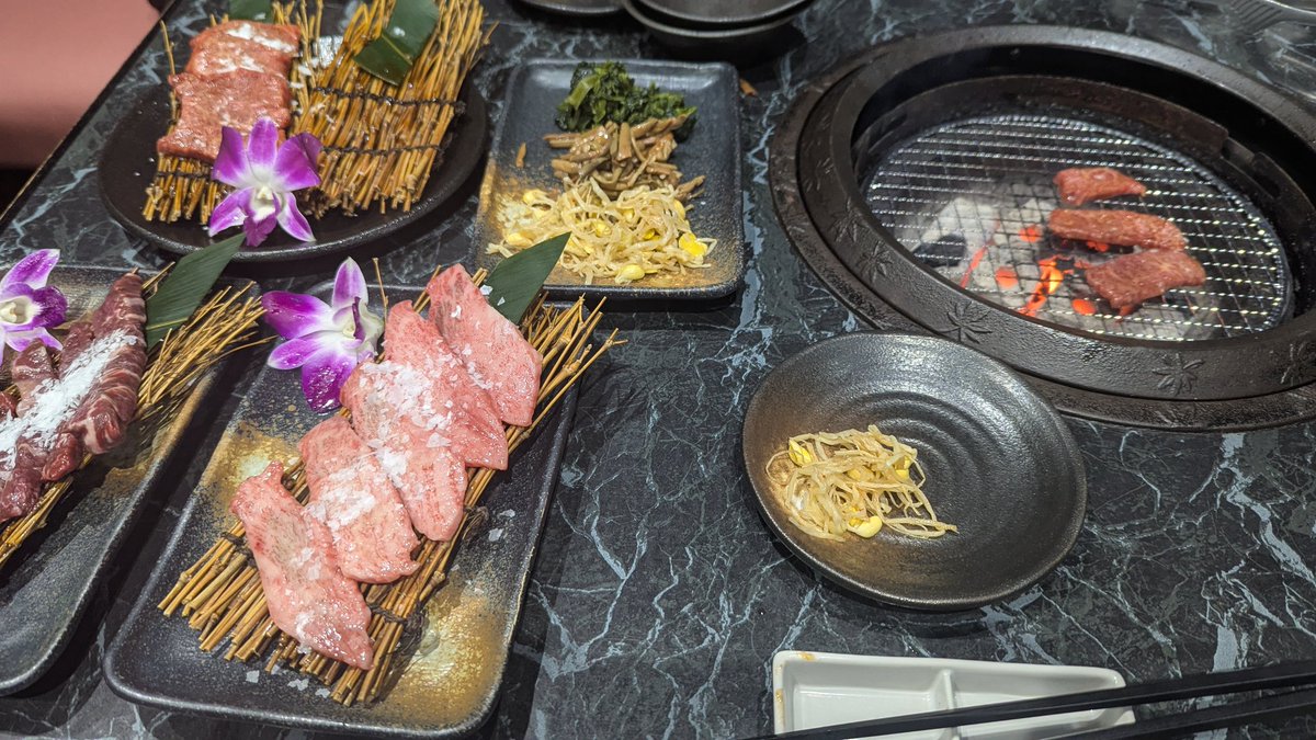 jpablomsan's tweet photo. 焼肉始めて! https://t.co/1AQ9tUqFVA