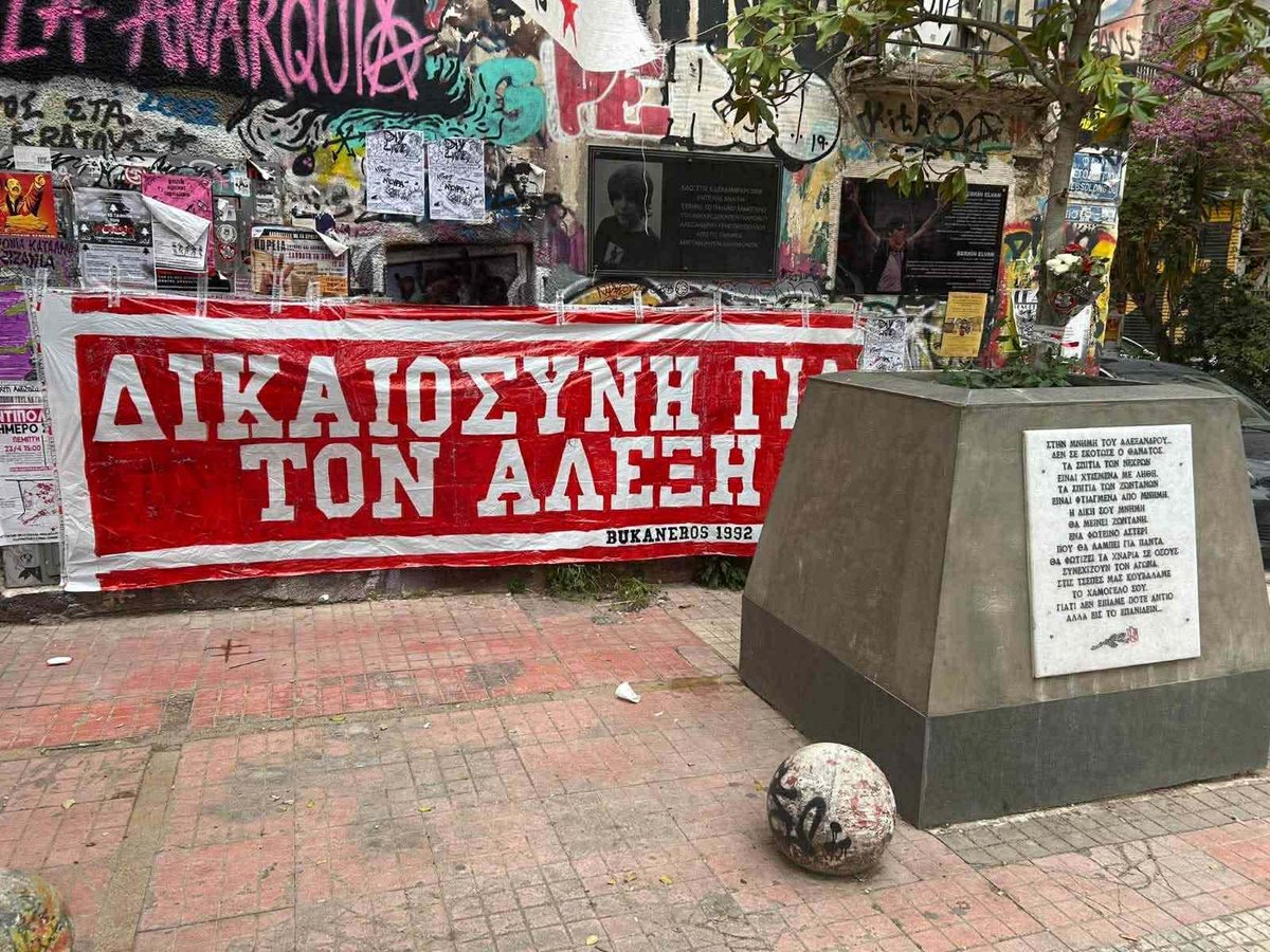 ΠΑΝΟ ΑΠΟ ΤΟΥΣ BUKANEROS ΟΠΑΔΟΥΣ ΤΗΣ RAYO VALLECANO
ΣΤΟ ΜΝΗΜΕΙΟ ΤΟΥ ΑΛΕΞΗ ΓΡΗΓΟΡΟΠΟΥΛΟΥ