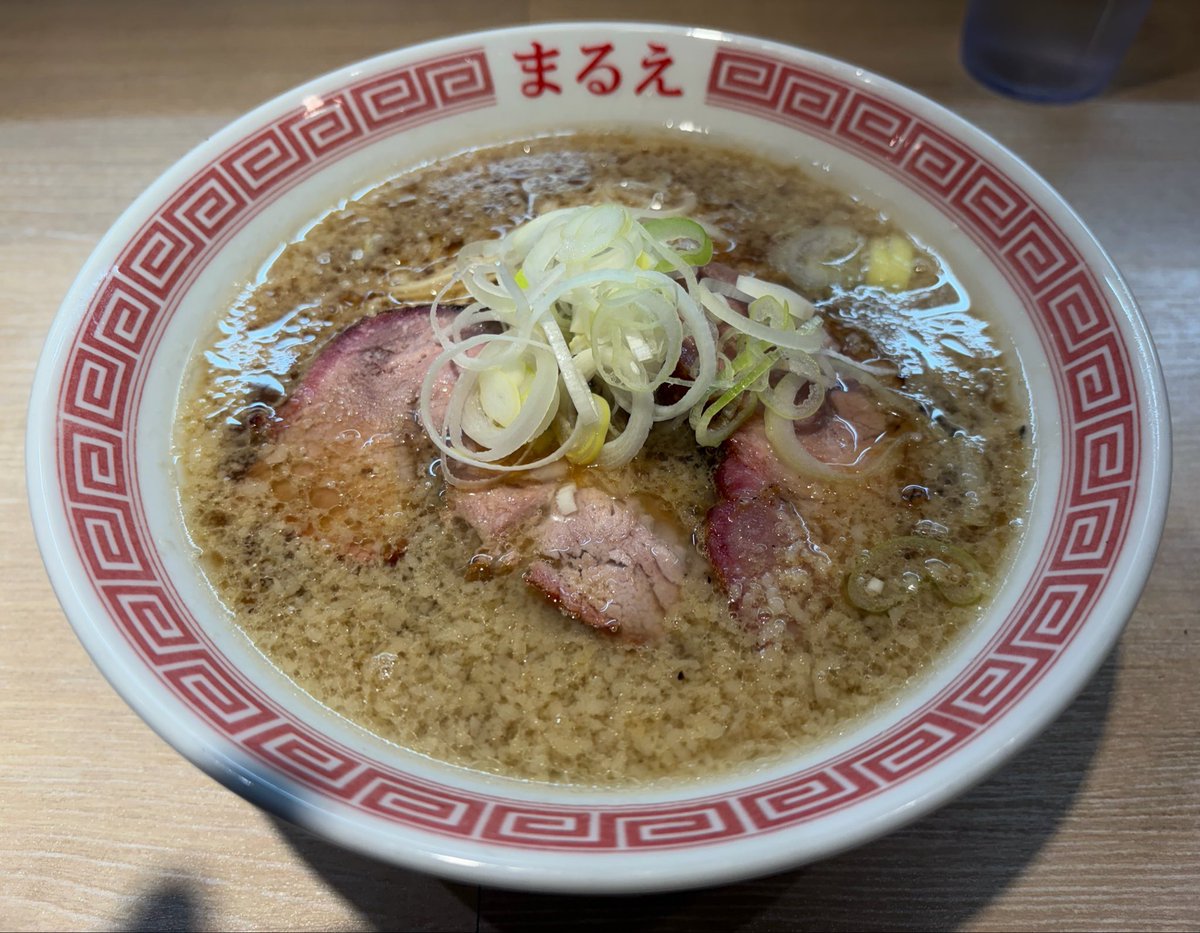 朝から優勝できました。
朝からチャーシュートッピングしました最高でした。
朝から替え玉している人がいて再訪時は私も！と心に決めました。

朝ラーって元気でますねこれほんとに。
店主さんの気持ちの良い接客も🙆。

来週また行こうかな。
#ラーメン
#朝ラー