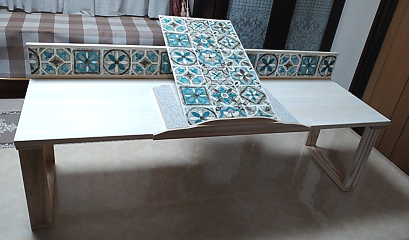 rosemoon0044's tweet image. ニーズに合う作業机がないので作った
本来なら1日もあれば余裕で仕上がるのに1週間かかった

◆桐材で軽い
◆カッターで細部を削れる
◆ノートPCがカチッとはまる　高さが30㎝以下
◆布団で使える(これが一番の使用目的)
◆疲れたら横にスライドして、即寝られる

仕上がりは悪くないみたい
#DIY