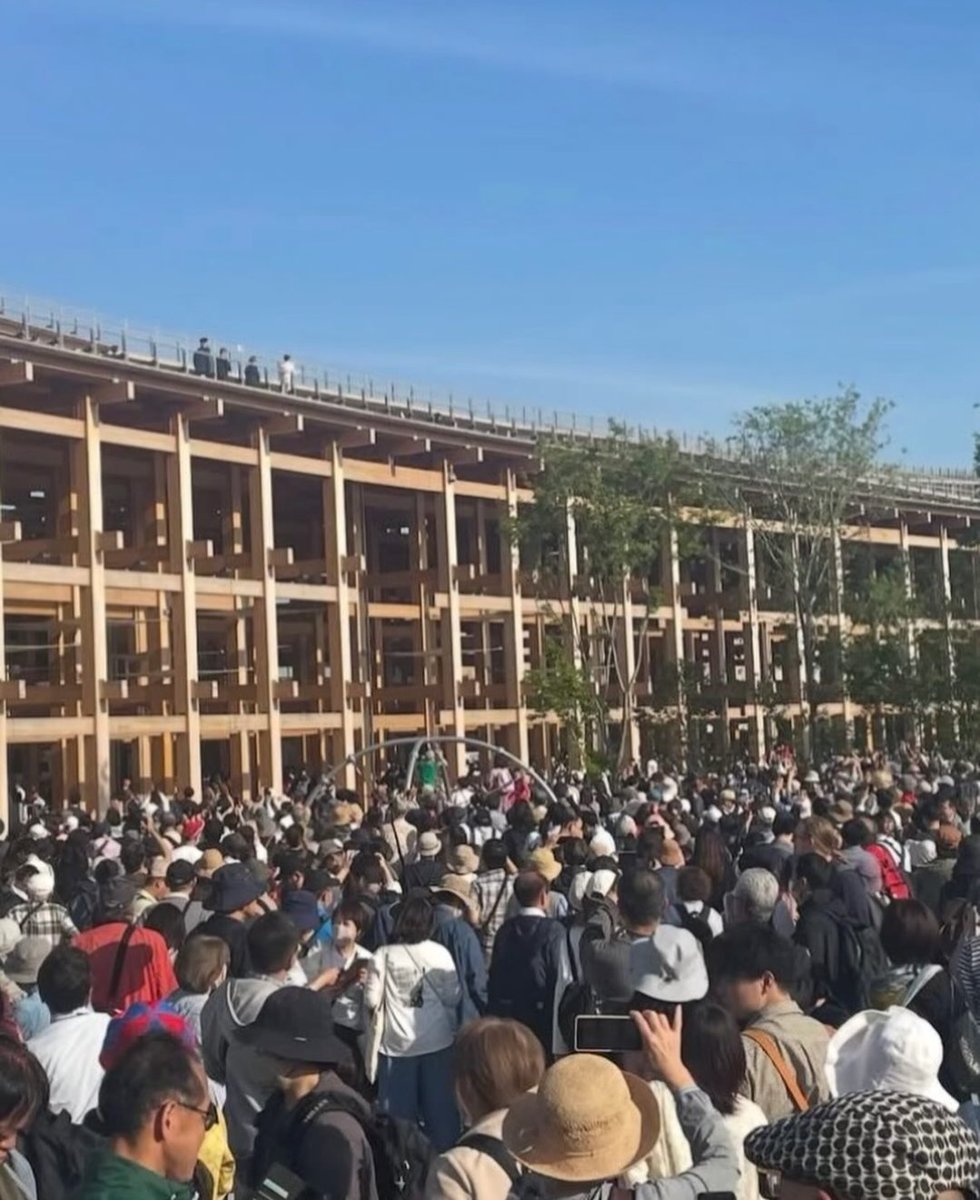 ツリーに｢愛子天皇希望してる国民なんて居ない｣とゆう横槍が凄い。
なら去年の万博の大屋根リングに上がった敬宮様を見ようと集まる群集はなんだと言うのでしょう。
 #敬宮愛子内親王殿下を皇太子に 
 #敬宮愛子内親王殿下を次期天皇に
 #直系長子優先継承 
 #皇位継承は世襲
 #浩宮の次は敬宮