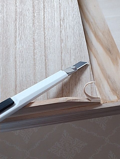 rosemoon0044's tweet image. ニーズに合う作業机がないので作った
本来なら1日もあれば余裕で仕上がるのに1週間かかった

◆桐材で軽い
◆カッターで細部を削れる
◆ノートPCがカチッとはまる　高さが30㎝以下
◆布団で使える(これが一番の使用目的)
◆疲れたら横にスライドして、即寝られる

仕上がりは悪くないみたい
#DIY