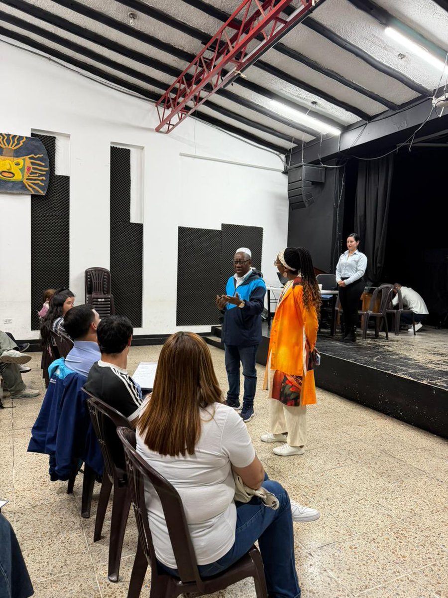 SocialCundi's tweet image. Desde la Gerencia de Asuntos Étnicos y la Gerencia Afro realizamos en #Cota un taller sobre lenguaje inclusivo y prevención de la discriminación racial, promoviendo el respeto, la igualdad y el reconocimiento de la diversidad en los territorios. 🤝📚✨

#Inclusión