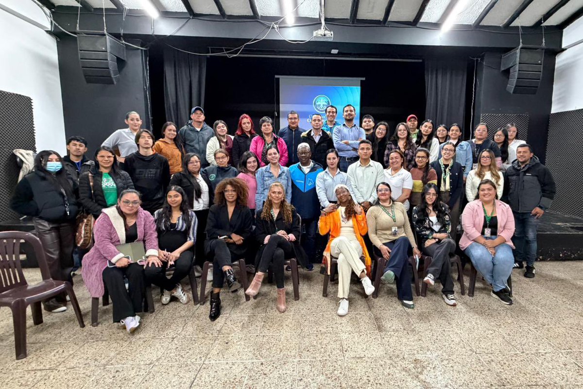 SocialCundi's tweet image. Desde la Gerencia de Asuntos Étnicos y la Gerencia Afro realizamos en #Cota un taller sobre lenguaje inclusivo y prevención de la discriminación racial, promoviendo el respeto, la igualdad y el reconocimiento de la diversidad en los territorios. 🤝📚✨

#Inclusión