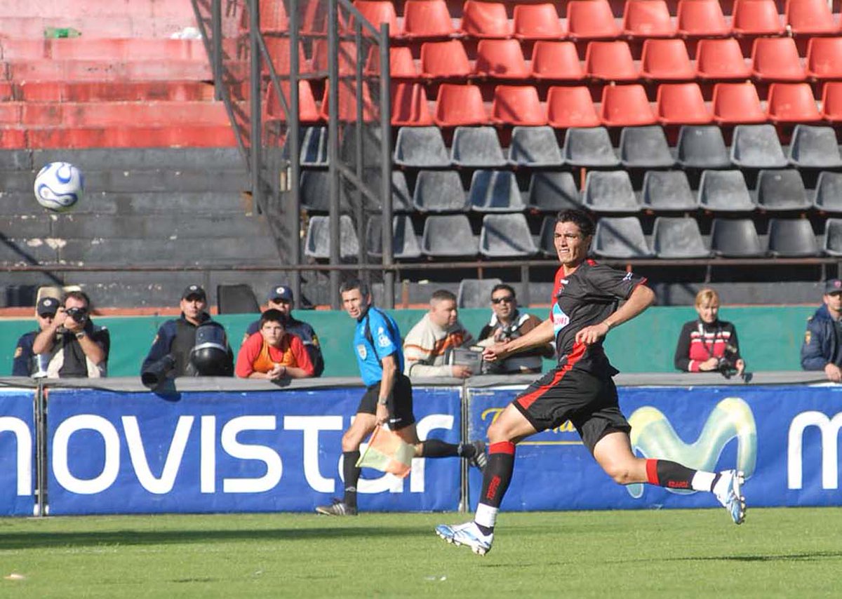 Top 3 de mejores centrodelanteros que vi con la camiseta de Newell's. Siempre quedará la espina de que no haya vuelto Óscar Tacuara Cardozo.